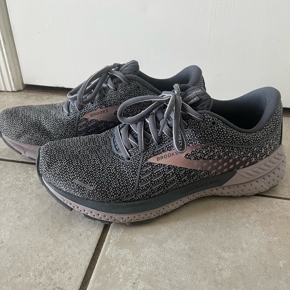 Brooks Adrenaline sneakers, Women’s size 8.5